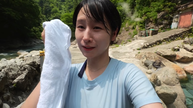 山奥の温泉に入るmii