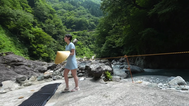 山奥の温泉に入るmii