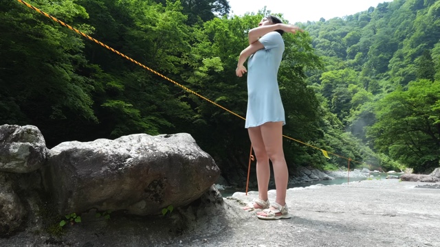 山奥の温泉に入るmii