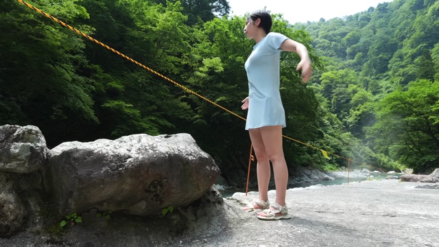 山奥の温泉に入るmii