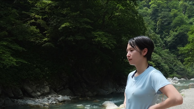 山奥の温泉に入るmii