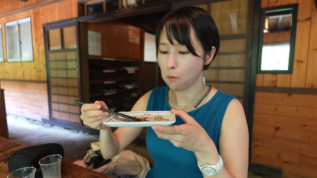 山奥の温泉に入るmii