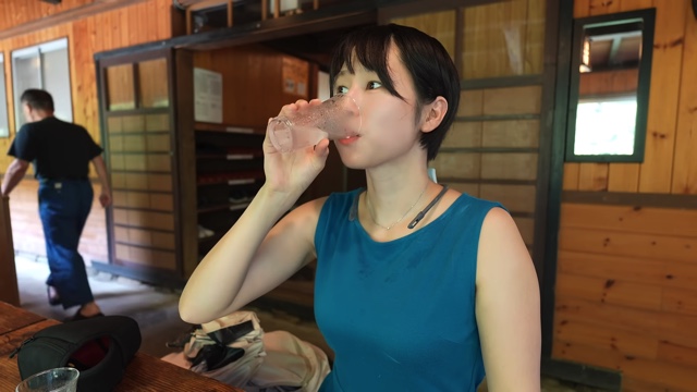 山奥の温泉に入るmii