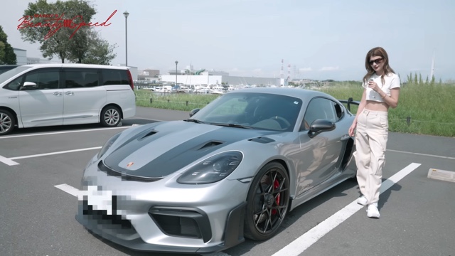 マギーが紹介したポルシェ「718ケイマンGT4 RS」