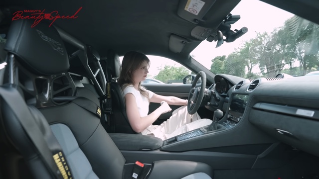 マギーが紹介したポルシェ「718ケイマンGT4 RS」