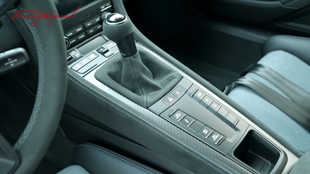 マギーが紹介したポルシェ「718ケイマンGT4 RS」