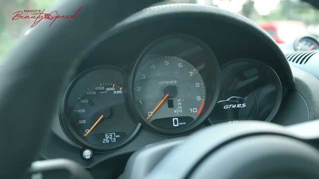 マギーが紹介したポルシェ「718ケイマンGT4 RS」