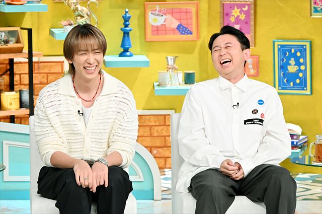 小山慶一郎（NEWS）、有吉弘行（『櫻井・有吉THE夜会』より）