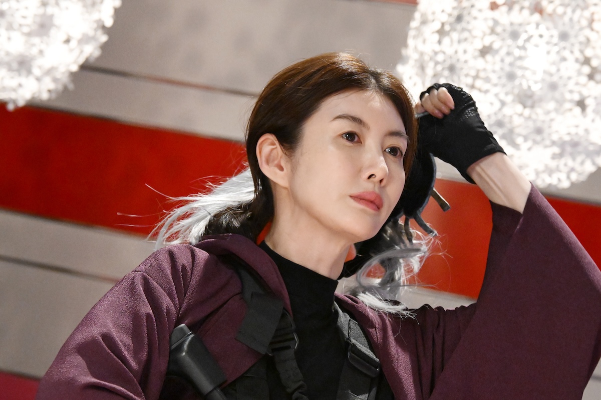 『放送局占拠』アマビエの正体はともさかりえ