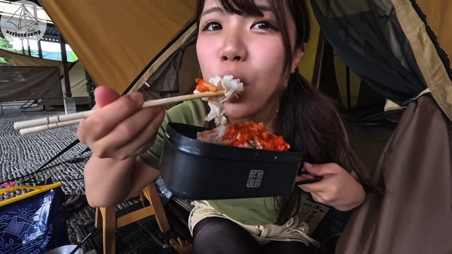 キャンプ女子、駅員さんの優しさに感動