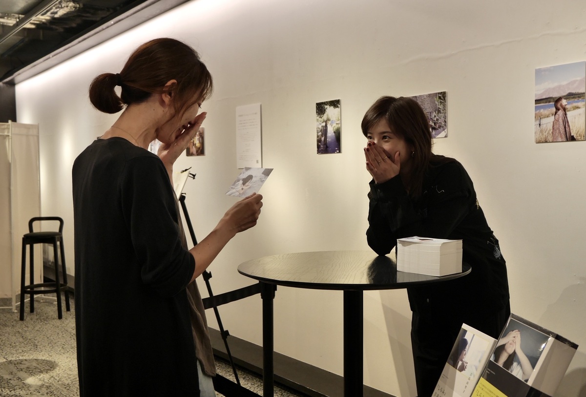 吉高由里子初の書籍『しらふ』発売イベントの画像