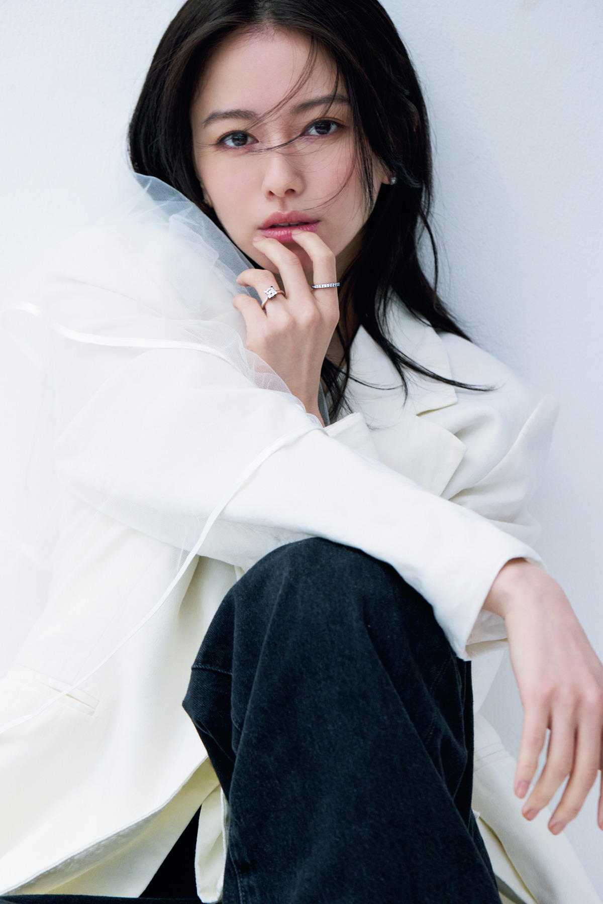 山本舞香がジュエリーを紹介『CLASSY.』の画像