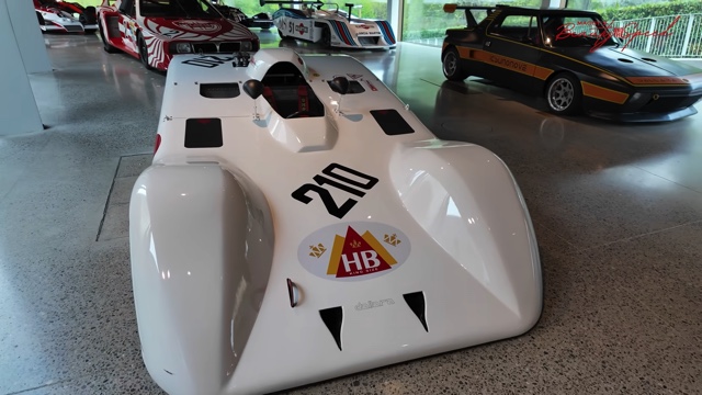 マギー、“世界で最も美しい車”に大興奮の画像