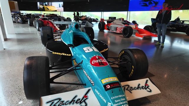 マギー、“世界で最も美しい車”に大興奮の画像