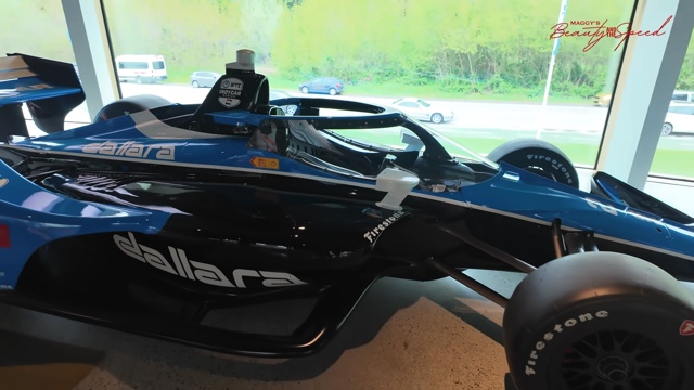 マギー、“世界で最も美しい車”に大興奮の画像