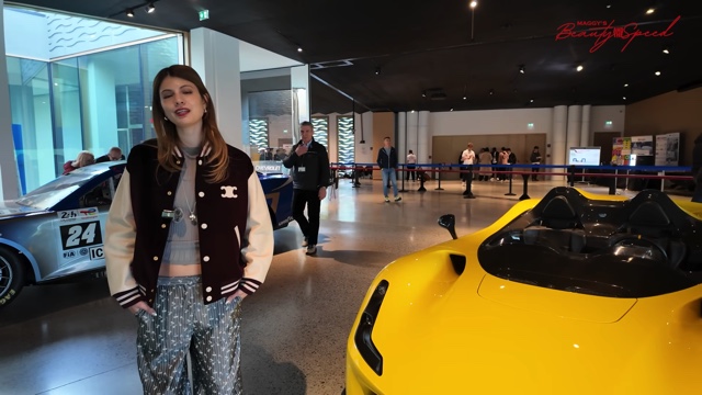 マギー、“世界で最も美しい車”に大興奮の画像