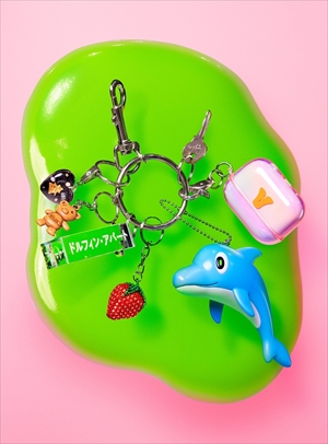 ライブ映像作品『AIMYON TOUR 2024-25 “ドルフィン・アパート” IN 大阪城ホール』ジャケット写真