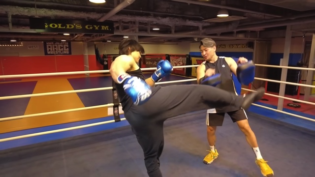 青木マッチョのパワーに驚愕する魔裟斗