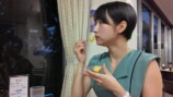 仙台の宿で晩酌をするmii
