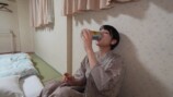 仙台の宿で晩酌をするmii