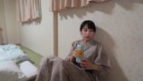 仙台の宿で晩酌をするmii