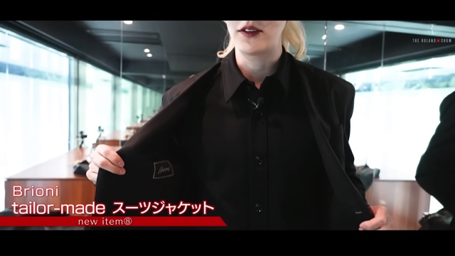 ローランドが披露した高級な私物