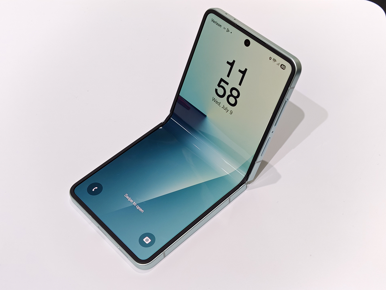 折りたたみ式スマートフォン ミント galaxy flip7 折りたたみスマホの概念を変える『Galaxy Z Flip7』＆『Galaxy Z