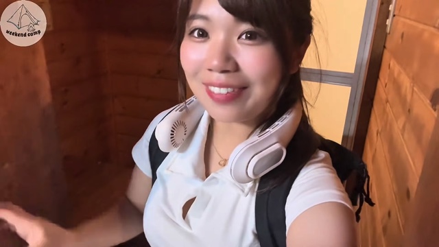 キャンプ女子、シャワーを浴びて夏を満喫