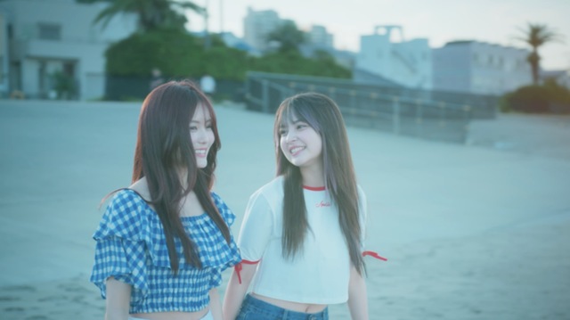 『エッセンシャル プレミアム バリアシャンプー&コンディショナー スパークルモイスト』CM場面写真