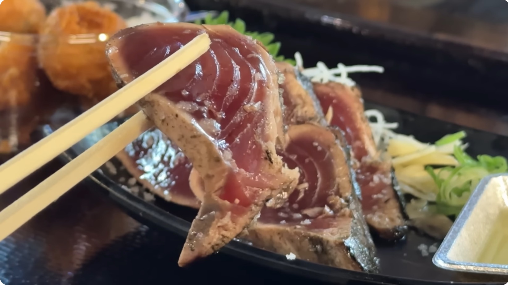 車中泊系女子、灼熱の車内でもトレーニングの画像