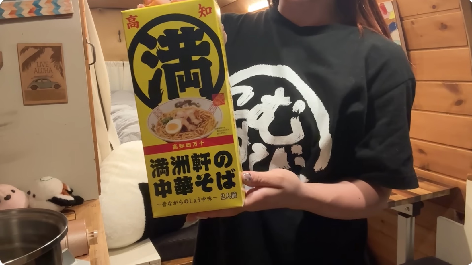 車中泊系女子、灼熱の車内でもトレーニングの画像