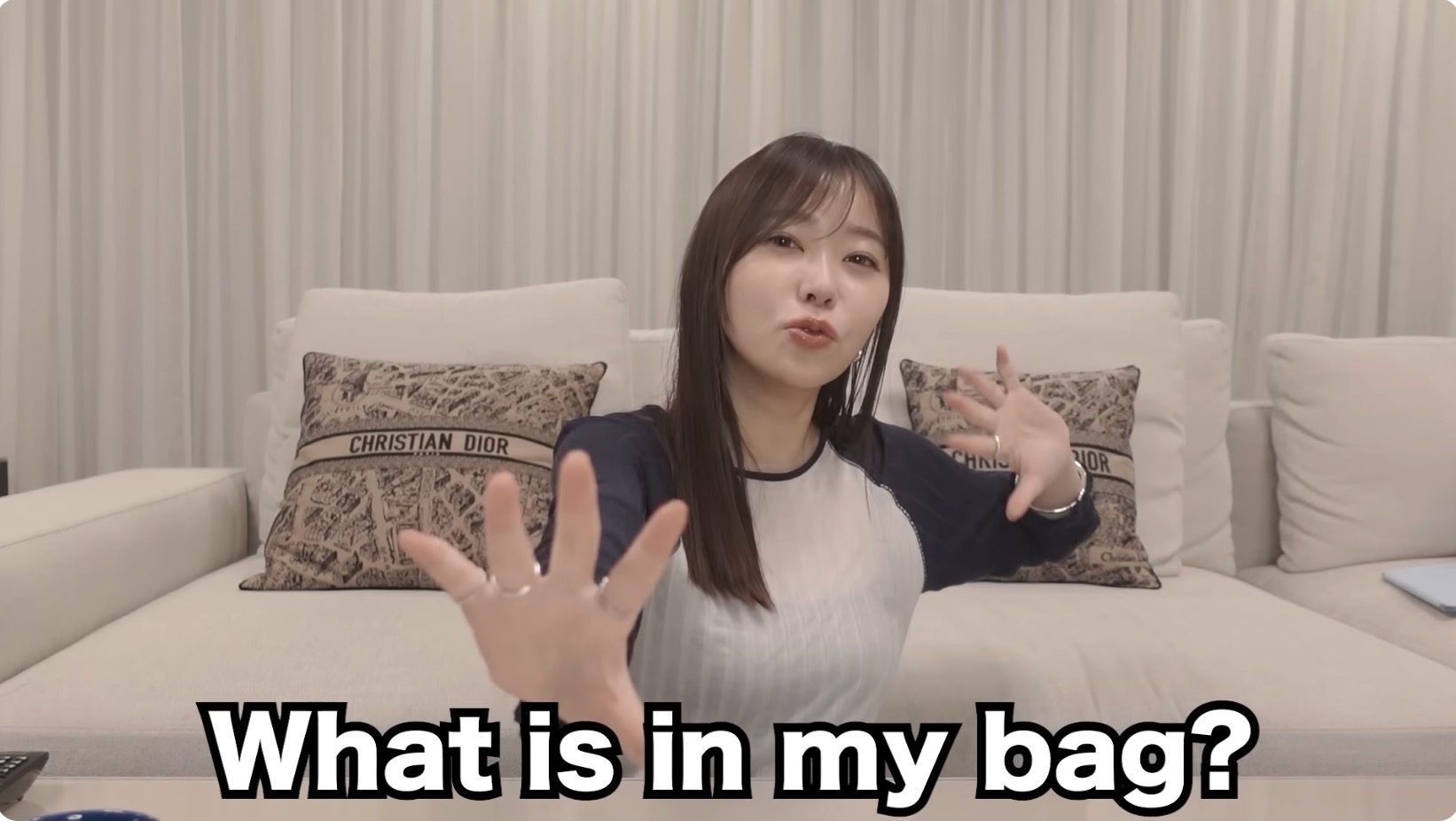 指原莉乃、愛用カバンの中身を紹介の画像