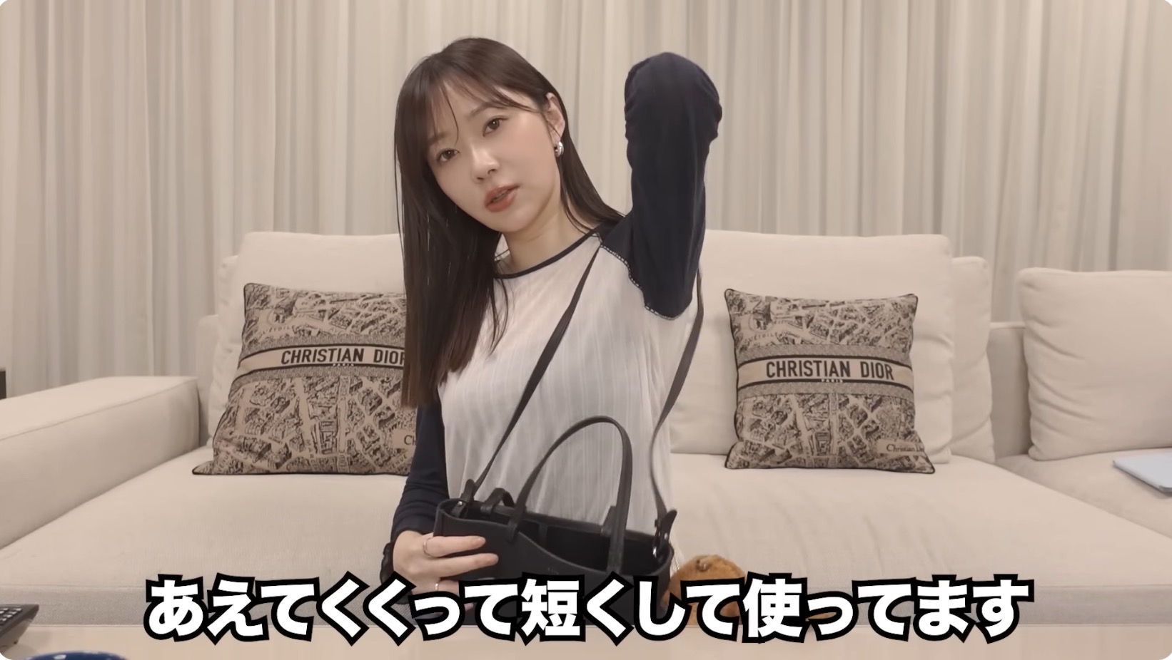 指原莉乃、愛用カバンの中身を紹介の画像