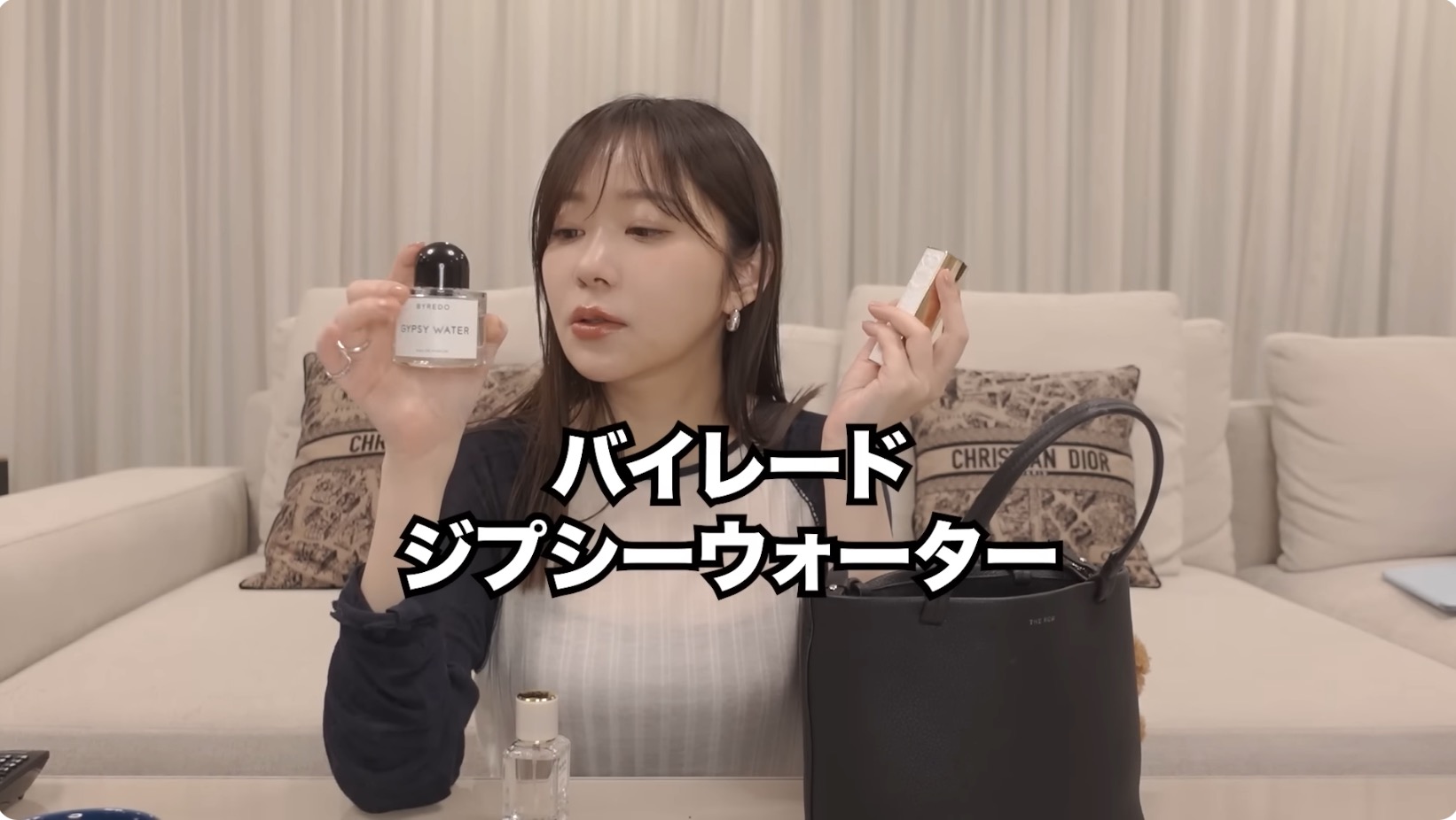 指原莉乃、愛用カバンの中身を紹介の画像