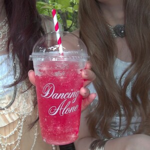 KiiiKiii『DANCING ALONE』ジャケット写真