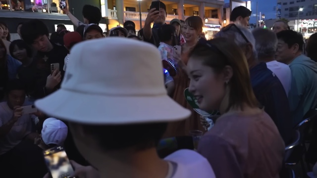 『青森ねぶた祭』を見て大興奮する松山ケンイチ