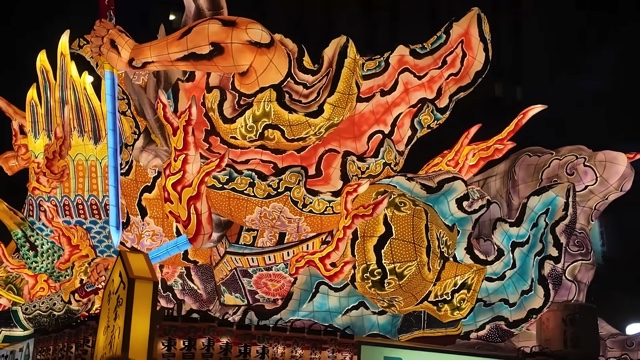 『青森ねぶた祭』を見て大興奮する松山ケンイチ