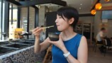富山の地酒を堪能する女性YouTube r・mii