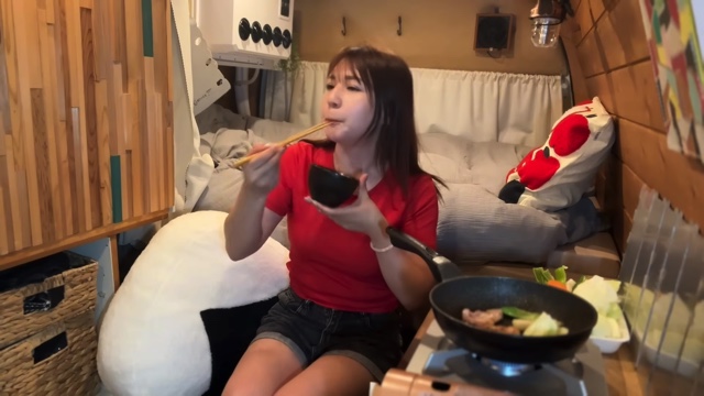 ハイエースで焼肉と晩酌を楽しむこむすび