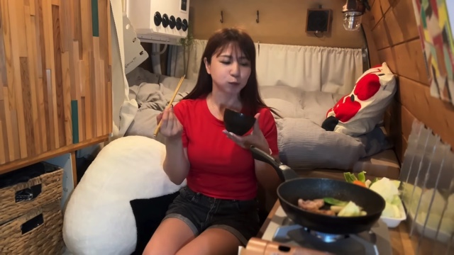 ハイエースで焼肉と晩酌を楽しむこむすび