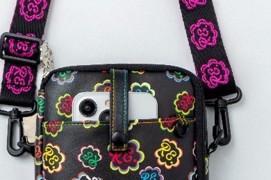 仲里依紗のブランドからムック本が発売の画像