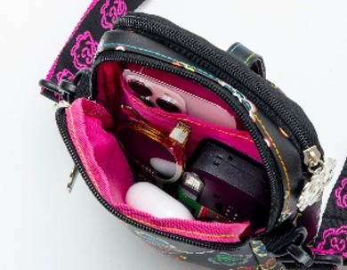 仲里依紗のブランドからムック本が発売の画像