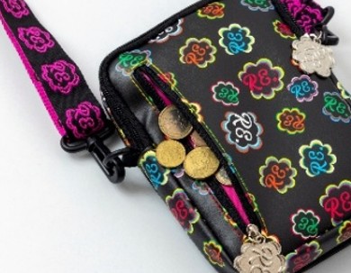 仲里依紗のブランドからムック本が発売の画像