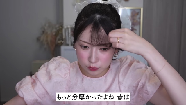 令和のアイドルメイクを披露する吉田朱里