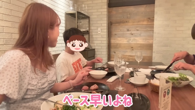 シュラスコ専門店『バルバッコア』と満喫する辻希美と息子2人