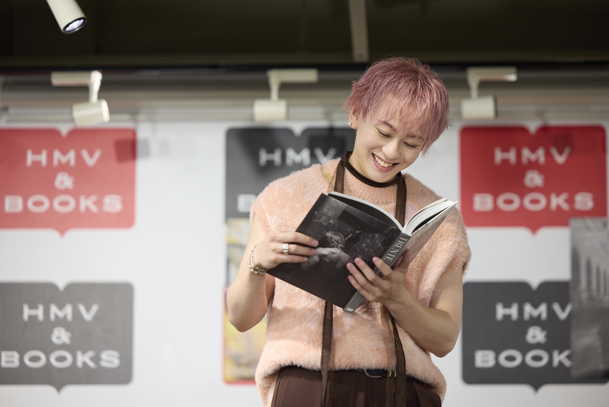 超特急シューヤ写真集イベントで懸垂披露の画像