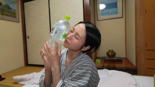 長野の宿を満喫する旅系YouTuber・mii
