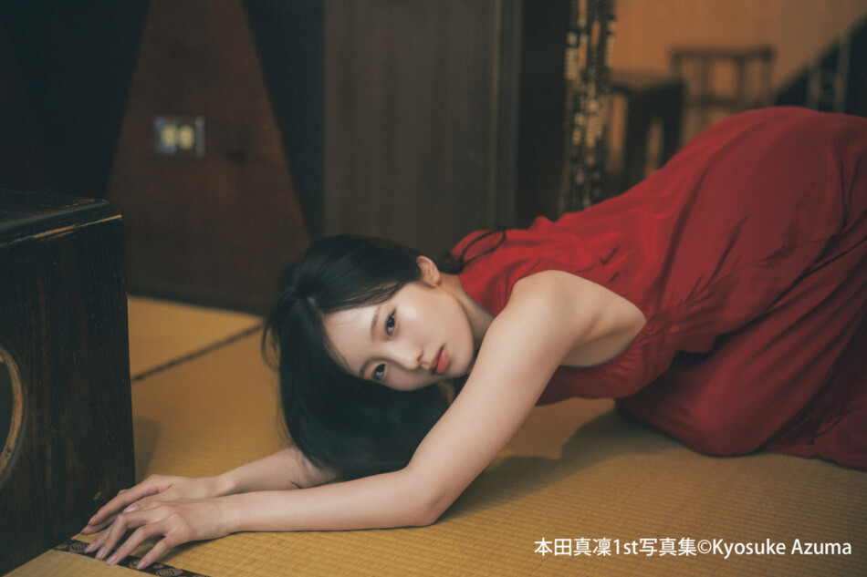 本田真凜、ドキッとする“大胆ポーズ”