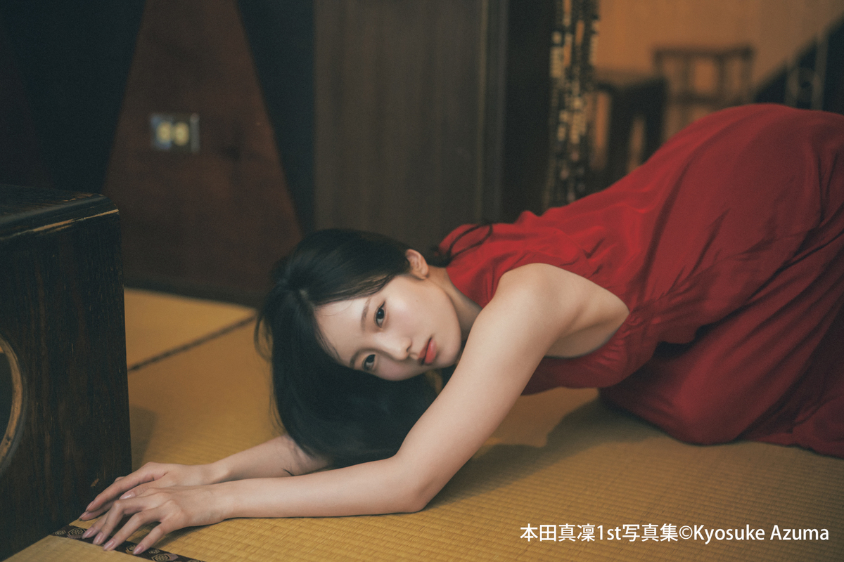 本田真凜、ドキッとする“大胆ポーズ”