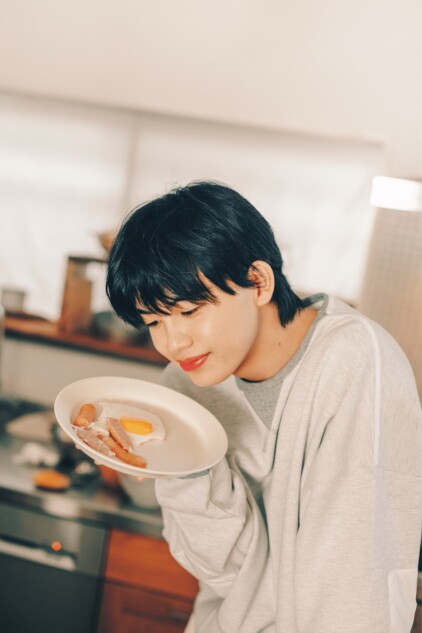 俳優・草川直弥が手作り目玉焼きにニヤリ